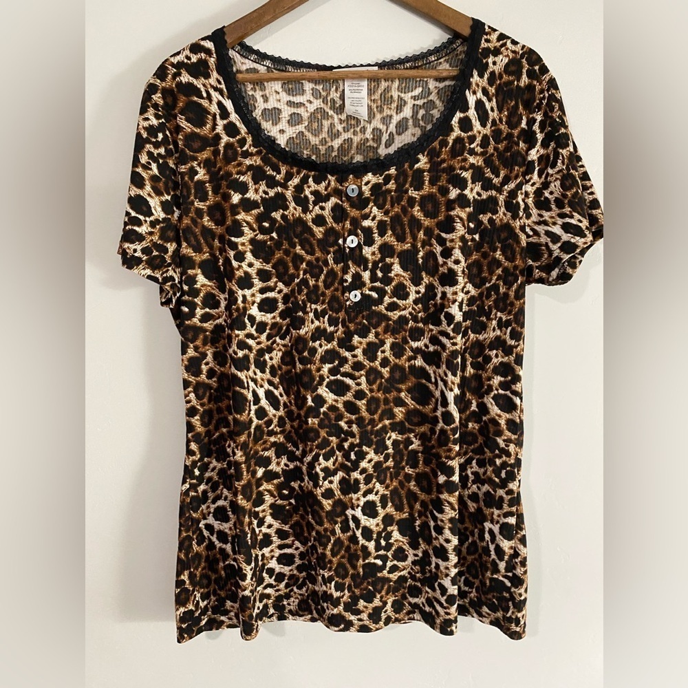 Perfectly Imperfect - Leopard print ribbed Short Sleeves